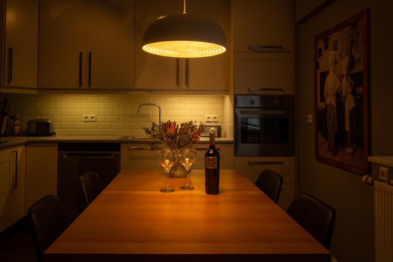 Old Town Modern Apartment Akureyri Bagian luar foto