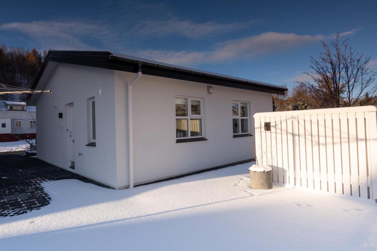 Old Town Modern Apartment Akureyri Bagian luar foto