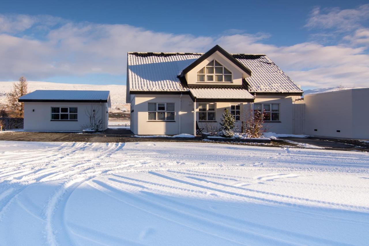 Old Town Modern Apartment Akureyri Bagian luar foto